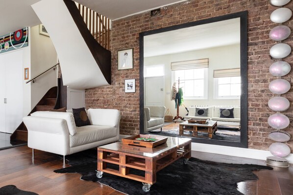 Apartment (2 Bedrooms) | Living area