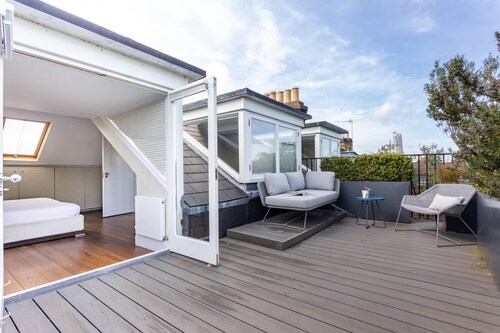 Bassett Road XII by Onefinestay