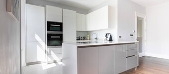 Bassett Road XII by Onefinestay