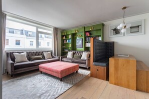Apartment (2 Bedrooms) | Living area - Arundel Gardens by Onefinestay (London)