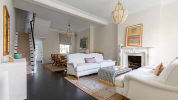 Apartemen (2 Bedrooms) | Area keluarga | Mainan