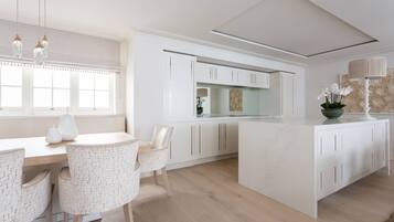 Apartamento (3 Bedrooms) | Cozinha privada | Geladeira, fogão, lava-louças, chaleira elétrica