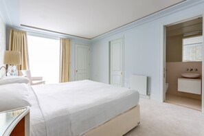 Apartment (3 Bedrooms) | 3 bedrooms, bed sheets - Eaton Mews South by Onefinestay (London)