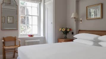 2 عدّة غرف نوم ومكواة/لوح كي وملاءات أسرّة