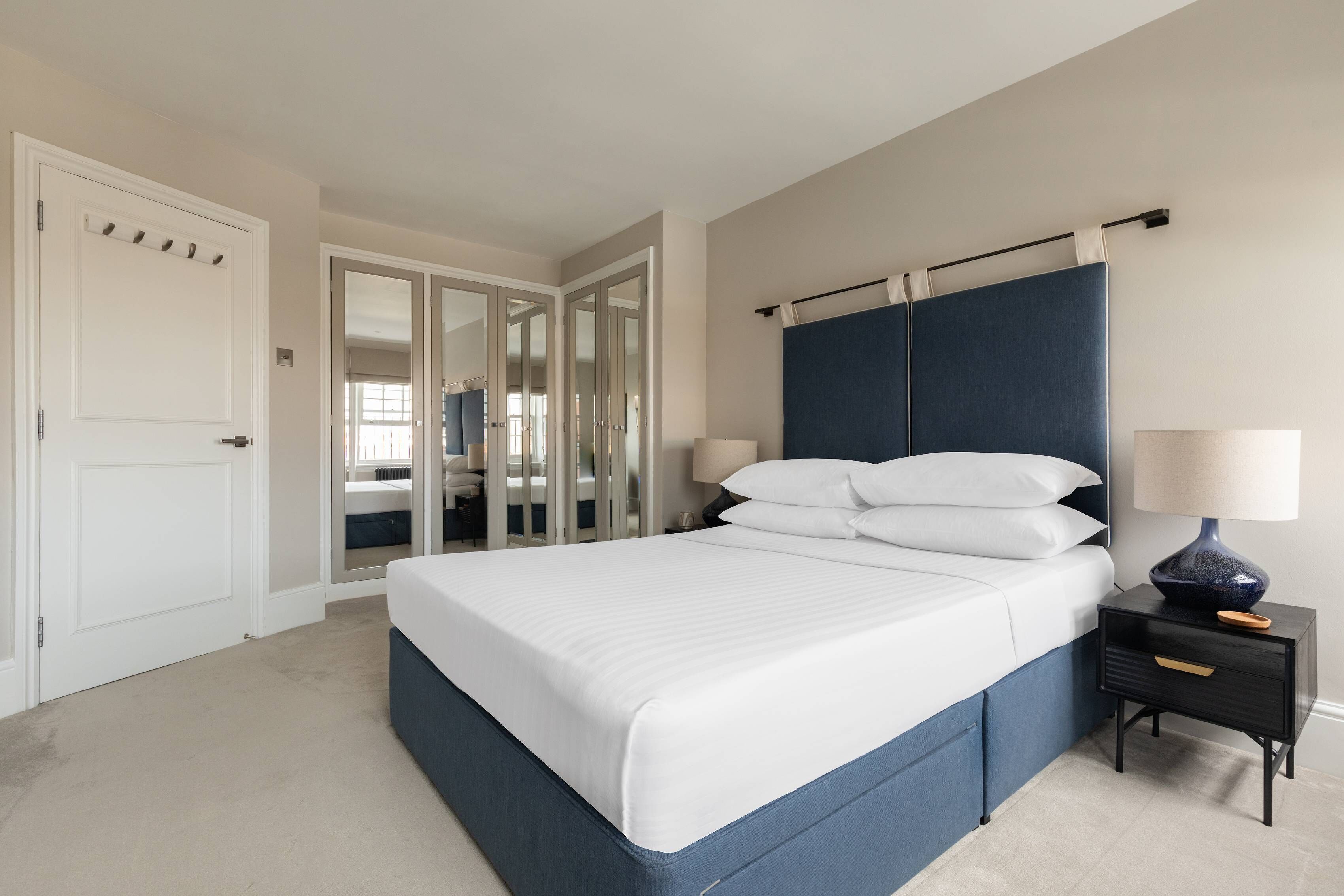 Căn hộ (2 Bedrooms) | 2 phòng ngủ, bộ trải giường 