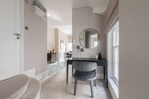 Interior - Draycott Place VII by Onefinestay (London)