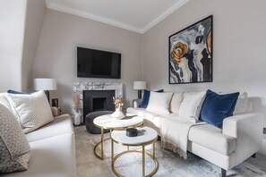 Apartment (2 Bedrooms) | Living area - Draycott Place VII by Onefinestay (London)