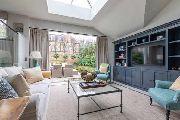 Apartment (4 Bedrooms) | Living area - Granard Road by Onefinestay (London)