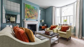 شقة (4 Bedrooms) | منطقة المعيشة