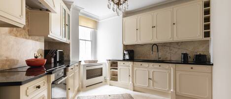 Appartamento (3 Bedrooms) | Cucina privata | Microonde, forno, lavastoviglie, bollitore elettrico