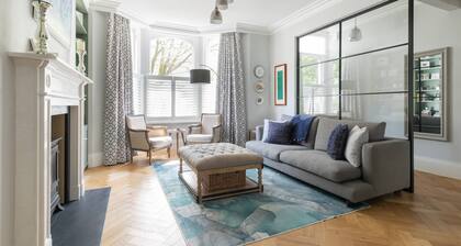 Crondace Road by Onefinestay