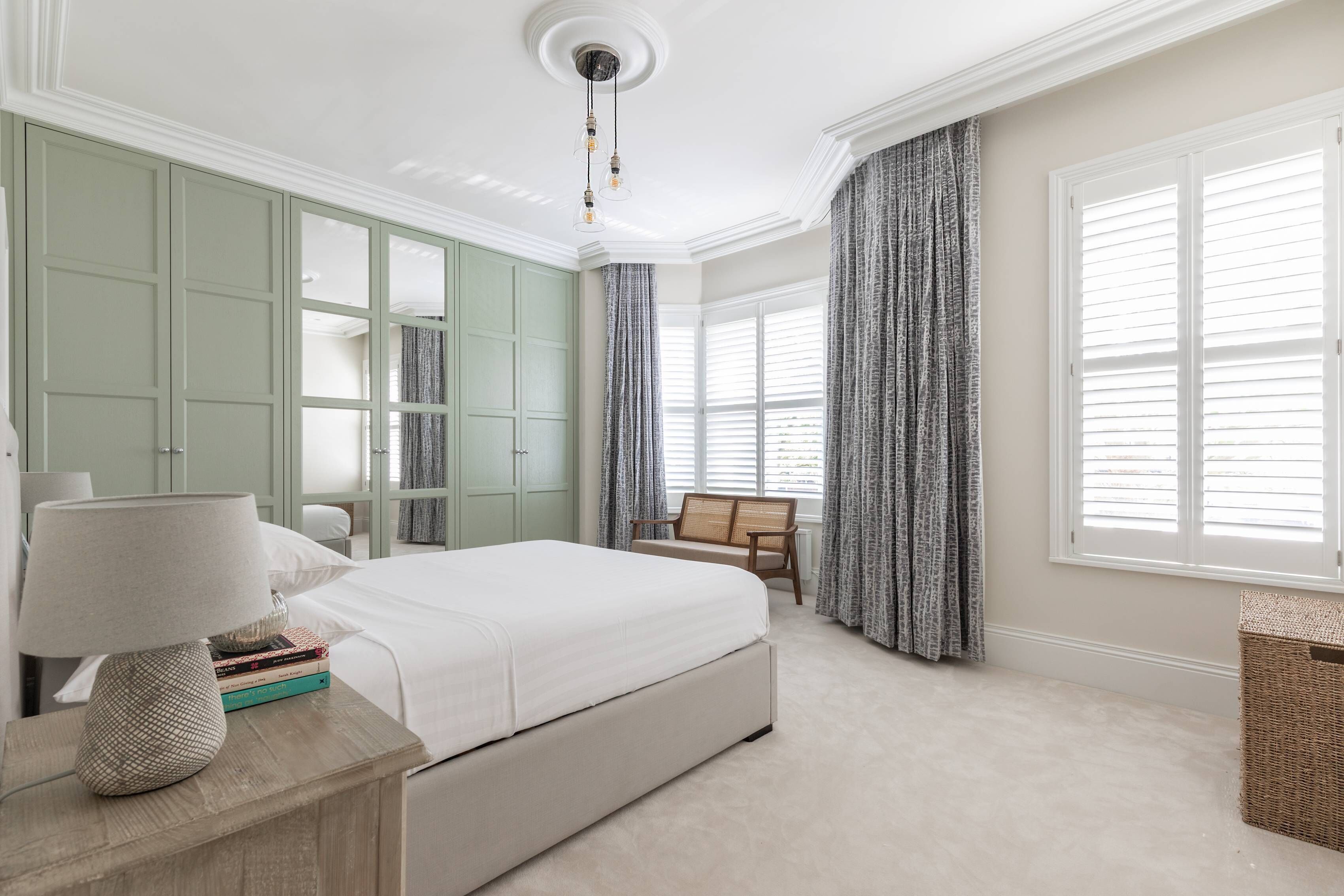 شقة (5 Bedrooms) | 5 عدّة غرف نوم وملاءات أسرّة