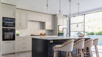 Apartment (5 Bedrooms) | Private kitchen