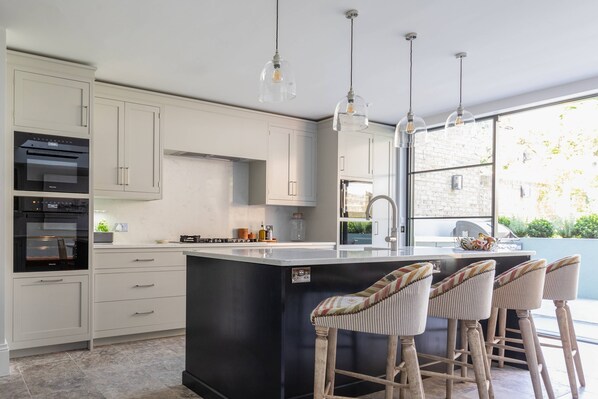 Lägenhet (5 Bedrooms) | Eget kök | Kylskåp, mikrovågsugn, ugn och diskmaskin