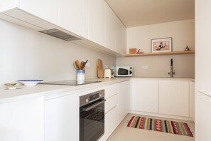 Apartment (2 Bedrooms) | Private kitchen | Microwave, oven, dishwasher, electric kettle - Hardwick Street III by Onefinestay (London)