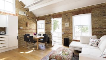 Apartment (2 Bedrooms) | Living area