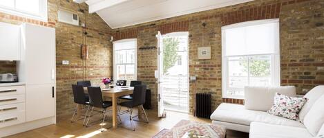 Apartment (2 Bedrooms) | Living area