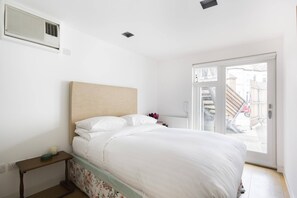 Apartment (2 Bedrooms) | 2 bedrooms, bed sheets - Gironde Road by Onefinestay (London)