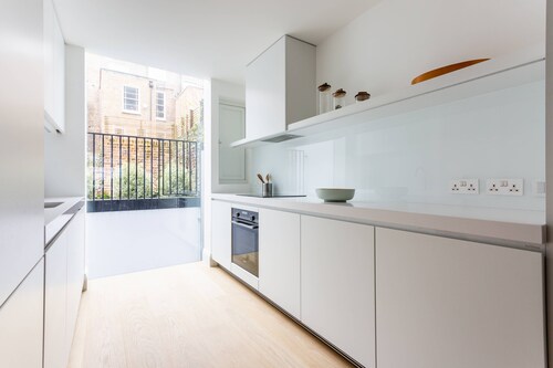 Kildare Gardens by Onefinestay