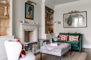 Living area - Ladbroke Gardens VII by Onefinestay (London)