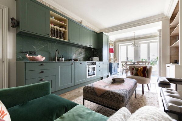 Living area - Ladbroke Gardens VII by Onefinestay (London)