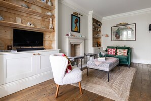 Living area - Ladbroke Gardens VII by Onefinestay (London)