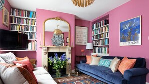 Apartment (2 Bedrooms) | Living area - Keystone Crescent by Onefinestay (London)