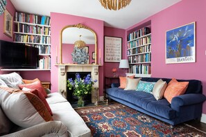 Apartment (2 Bedrooms) | Living area - Keystone Crescent by Onefinestay (London)