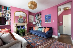 Apartment (2 Bedrooms) | Living area - Keystone Crescent by Onefinestay (London)