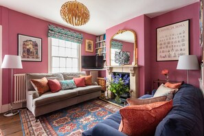 Living area - Keystone Crescent by Onefinestay (London)
