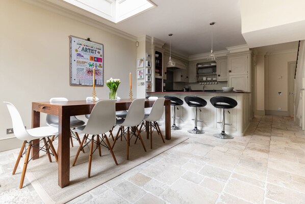 Dining - Kensington Place IV by Onefinestay (London)