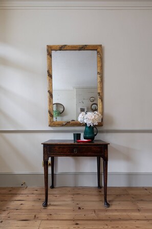 Interior - Kensington Place IV by Onefinestay (London)