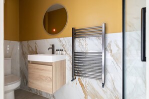 Apartment (3 Bedrooms) | Bathroom | Towels