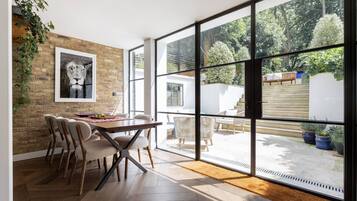 Apartment (3 Bedrooms) | Dining room