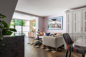 Living area - Maida Avenue II by Onefinestay (London)