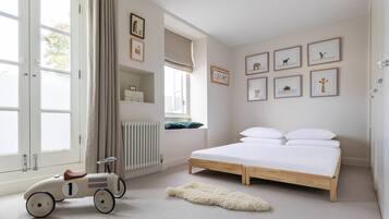 Apartment (3 Bedrooms) | 3 bedrooms, bed sheets