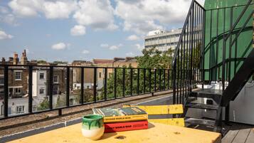 شرفة على السطح