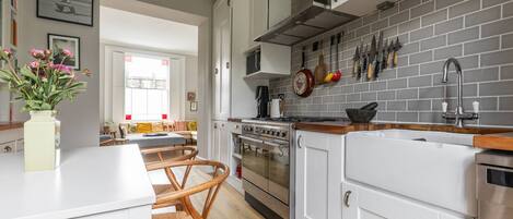 Apartment (5 Bedrooms) | Private kitchen