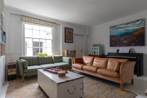 Apartment (5 Bedrooms) | Wohnbereich