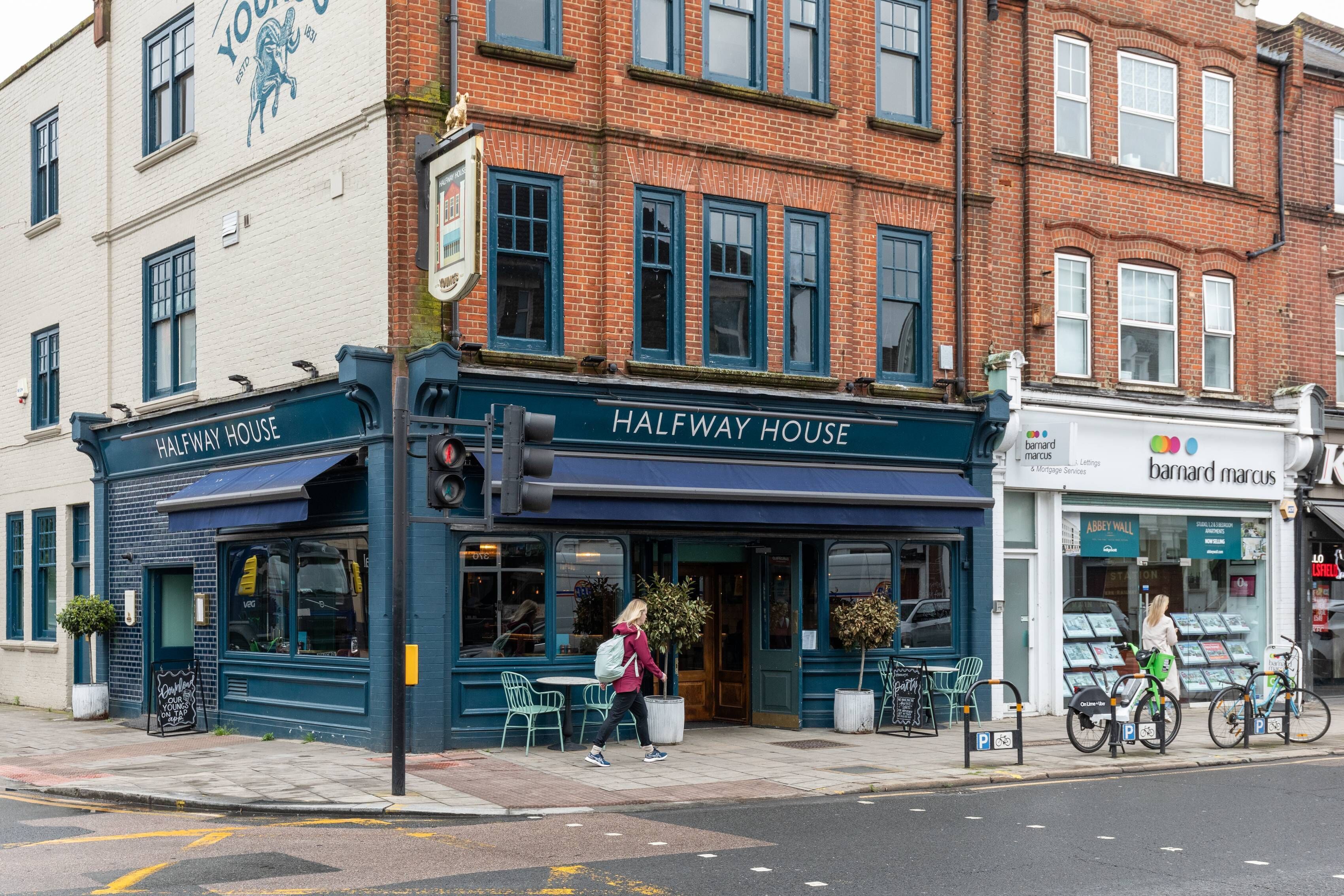 المنشأة من الخارج