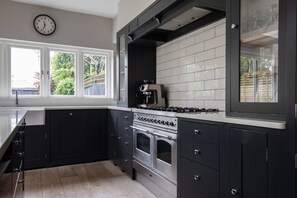 公寓 (5 Bedrooms) | 私人廚房 | 微波爐、烤箱、洗碗機、電熱水壺