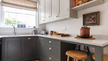 Apartment (1 Bedroom) | Private kitchen | Oven, electric kettle, toaster, cookware/dishes/utensils