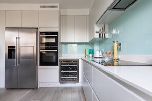 Apartment (2 Bedrooms) | Eigene Küche | Mikrowelle, Geschirrspüler, Wasserkocher