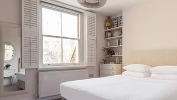 2 soverom, strykejern/-brett og sengetøy