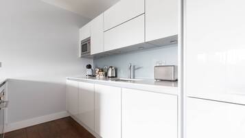 Apartment (2 Bedrooms) | Private kitchen | Microwave, oven, dishwasher, electric kettle