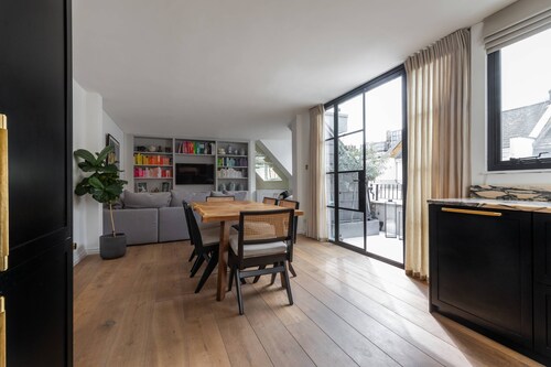 Princes Gate Mews III by Onefinestay