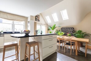 Apartment (5 Bedrooms) | Private kitchen | Microwave, oven, dishwasher, electric kettle - Poplar Grove II by Onefinestay (London)