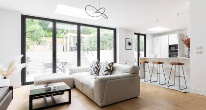 Priory Road III by Onefinestay