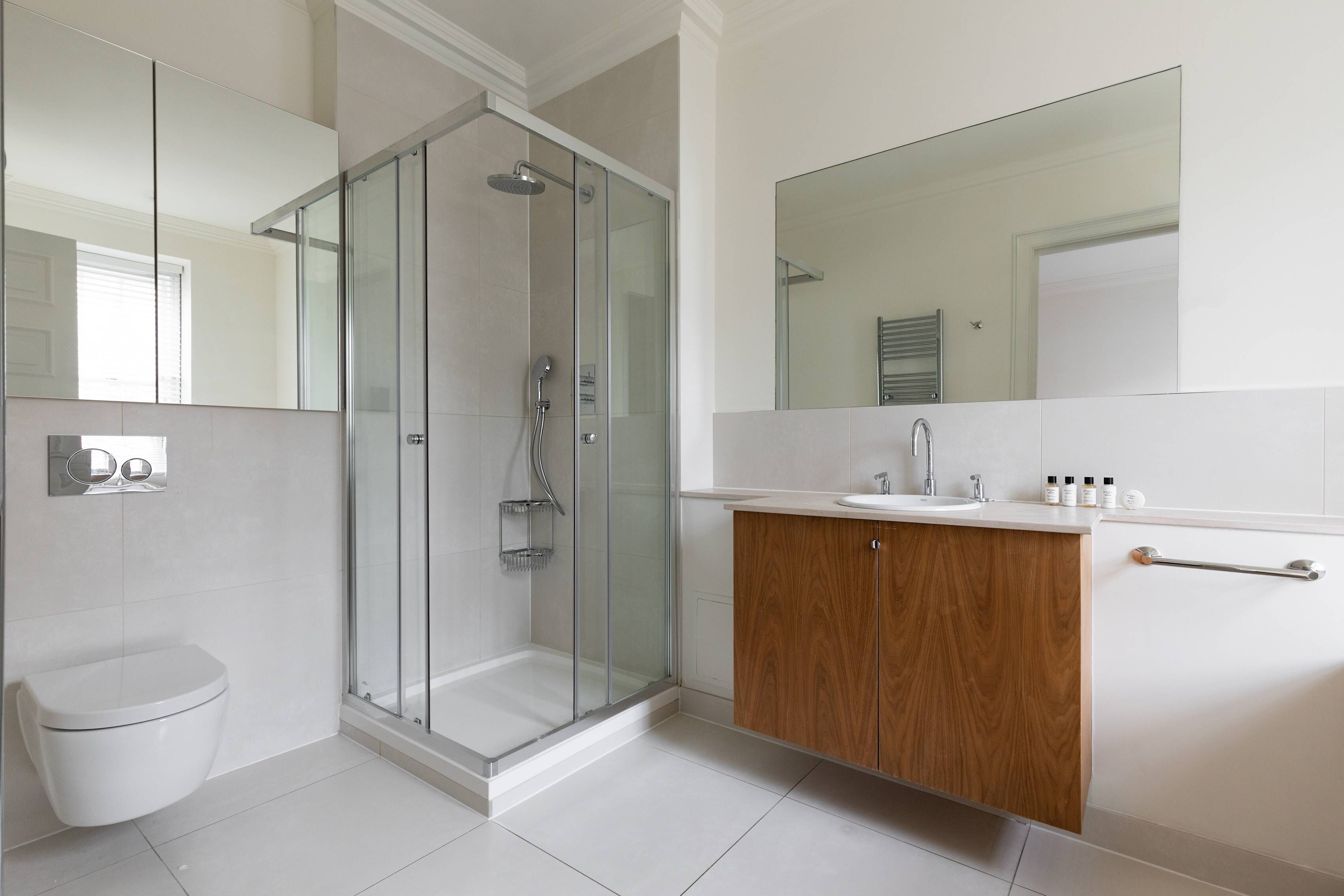 Apartment (3 Bedrooms) | Bathroom | Towels, toilet paper