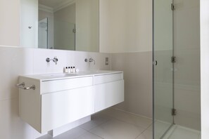 Apartment (3 Bedrooms) | Bathroom | Towels, toilet paper - Sloane Court East VI by Onefinestay (London)